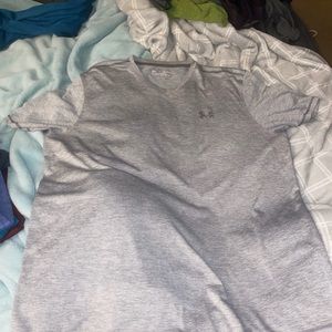 Mens vneck underamour tshirt